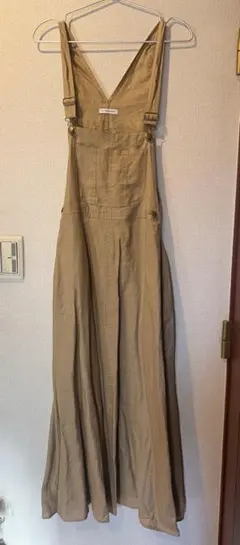 ベージュ サロペット Vネック