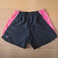 MIZUNO　黒とピンクのショートパンツ