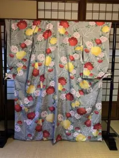 振袖 牡丹 笹文様 灰色地 二尺袖　夏用のサムネイル