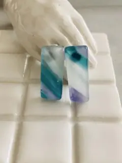 青色グラデーションカラーのアンティークガラスピアス　新品