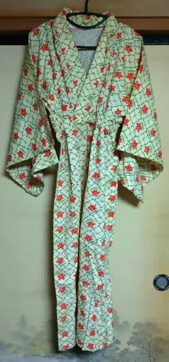 着物リメイクワンピース　クリーム色　花柄　レトロ