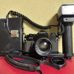 Canon AV-1 フィルム一眼レフカメラ 135ミリレンズ・ストロボセット