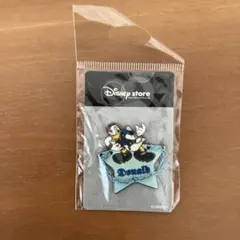Disney Store ドナルドダック ピンバッジ チェーン付きのサムネイル