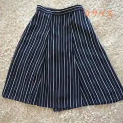 美品　UNTITLED　スカート風フレアパンツのサムネイル