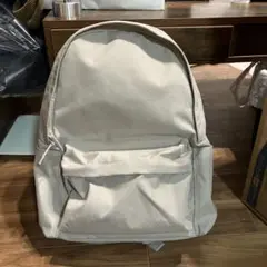 無印良品　ライトグレー シンプルバックパック