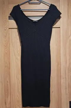 ZARA 半袖 黒ワンピ Sサイズのサムネイル