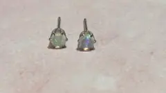 5 エチオピア産プレシャスオパール スタッドピアス サージカルステンレス316l