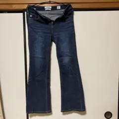 something フレアジーンズ