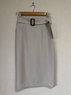 【新品未使用】Te chichiアイボリータイトスカート ベルト付き