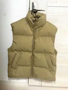 ベージュ　ダウンベスト ジッパー付き　ユニセックス