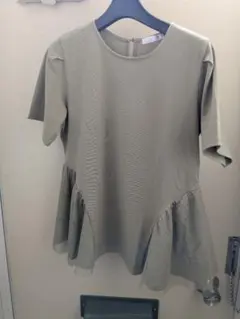 DRESKIP/ペプラム切替 半袖カットソー /カーキ/Mサイズ美品のサムネイル