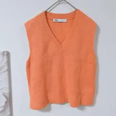 ZARA Vネック ニットベスト　ベスト　無地　シンプル　重ね着　オレンジ　S