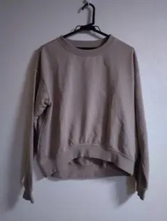 ベージュ クルーネック スウェット