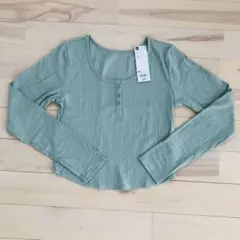 【新品】GU ヘンリーネック　ライトグリーン 長袖トップス M