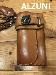 ALZUNI レザー　長財布　ウォレットチェーン付き スカルモチーフ