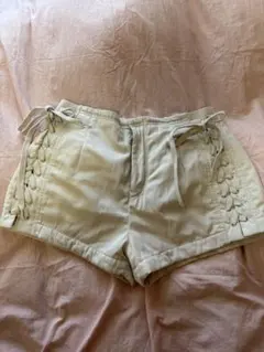 サイドレースアップショートパンツ クリーム色のサムネイル
