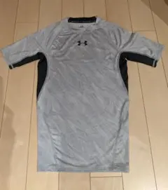★未使用品　アンダーアーマーアンダー半袖シャツ　★