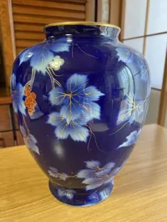 深川製磁 瑠璃地 葡萄文 花瓶のサムネイル