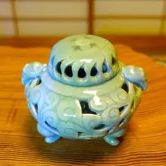 高麗青磁香炉　青磁　香炉　三足香炉　透かし彫り 三足　翡翠色　石岩