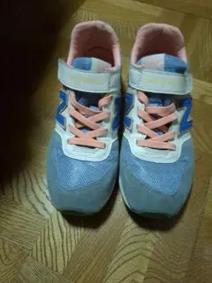 あ*ん様 New Balance スニーカー 青 ピンク 22.5cm