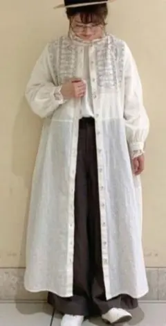 綿麻刺繍ワンピース   オフホワイト