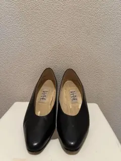 NINE WEST 黒 レザー ポインテッドトゥパンプス 中ヒール22㎝のサムネイル