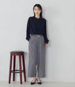 【新品】ブラウス　(ネイビー)のサムネイル