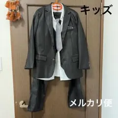 フォーマルスーツセット 黒 ネクタイ付き　3ピーススーツ　キッズ