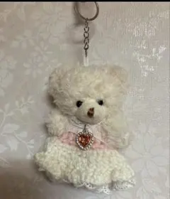 ニットワンピのくまちゃん　キーホルダー　ハンドメイド雑貨
