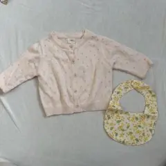 ピンク 花柄刺繍 カーディガンとよだれかけ