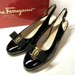 未使用品　フェラガモ パンプス ブラックエナメル6 1/2 C