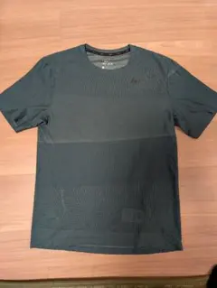 Nike フィットネス用 ダークグリーンTシャツ　Мサイズ