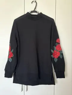 GUESS ゲス　ブラック ハイネック トレーナー　XS