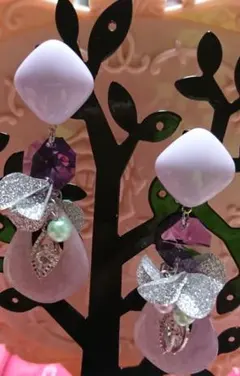 四角カボション×ガラス×シェル風雫プレート×シルバーキラキラスパンコールピアス