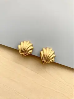 MONET シェルイヤリング