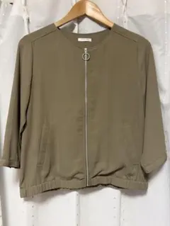 レディス　ノーカラー　ジャケット　カーキ　Ｌのサムネイル