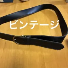 シンプルな黒いレザー ベルト