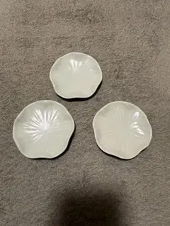 未使用　花びら型　グレー皿　3枚セット　ミニ