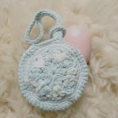 花咲くラメ入り　ミニポーチ 水色の煌めき