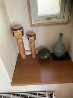 伝統的な日本のこけし2体セット&壺2点