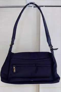 Ferragamoフェラガモ ナイロン×レザーワンショルダーバッグ 軽量