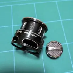 Revo MGX2500S 純正スプールとドラグノブのサムネイル