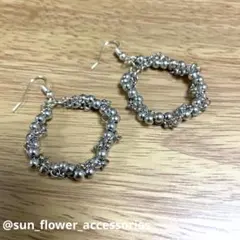 【No.8】シルバーチェーンのフープピアス ねじり フック ビーズ 揺れ 大ぶり