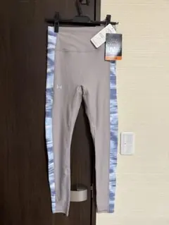 新品未使用　アンダーアーマーレギンス＆タイツ UAヒートギア プリント