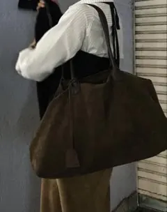 Muori suède Boston Bag ベージュ - メルカリ