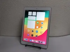 iPad（第6世代/2018）Wi-Fiモデル 32GB ゴールド No.25のサムネイル