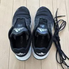 adidas キッズスニーカー ブラック/ホワイト 23