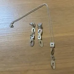 シルバー色 ネックレスとイヤリングセット