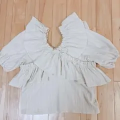 【美品】INGNI 楊柳フリルオフショルブラウスのサムネイル