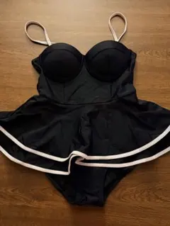 ブラックペプラムワンピース水着 S-M